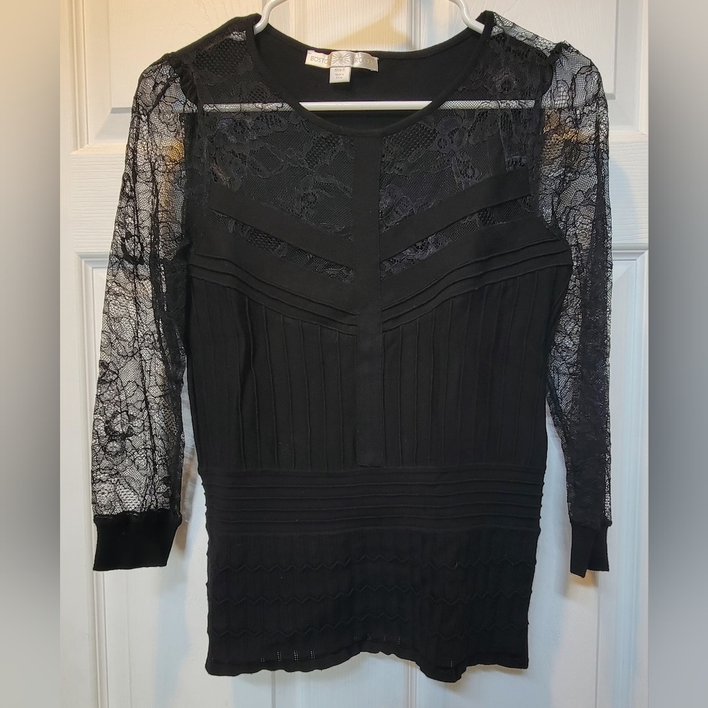 Boston Proper, lightweight sweater material Top, beautiful lace sleeves, small